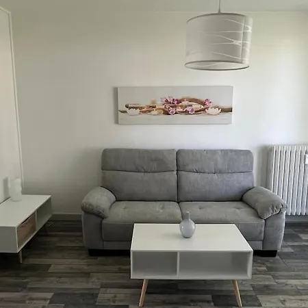 In Der Naehe Des Paul Constans Lycee