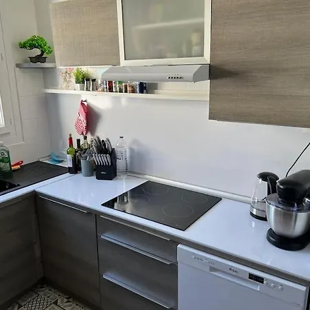 In Der Naehe Des Paul Constans Lycee Apartment